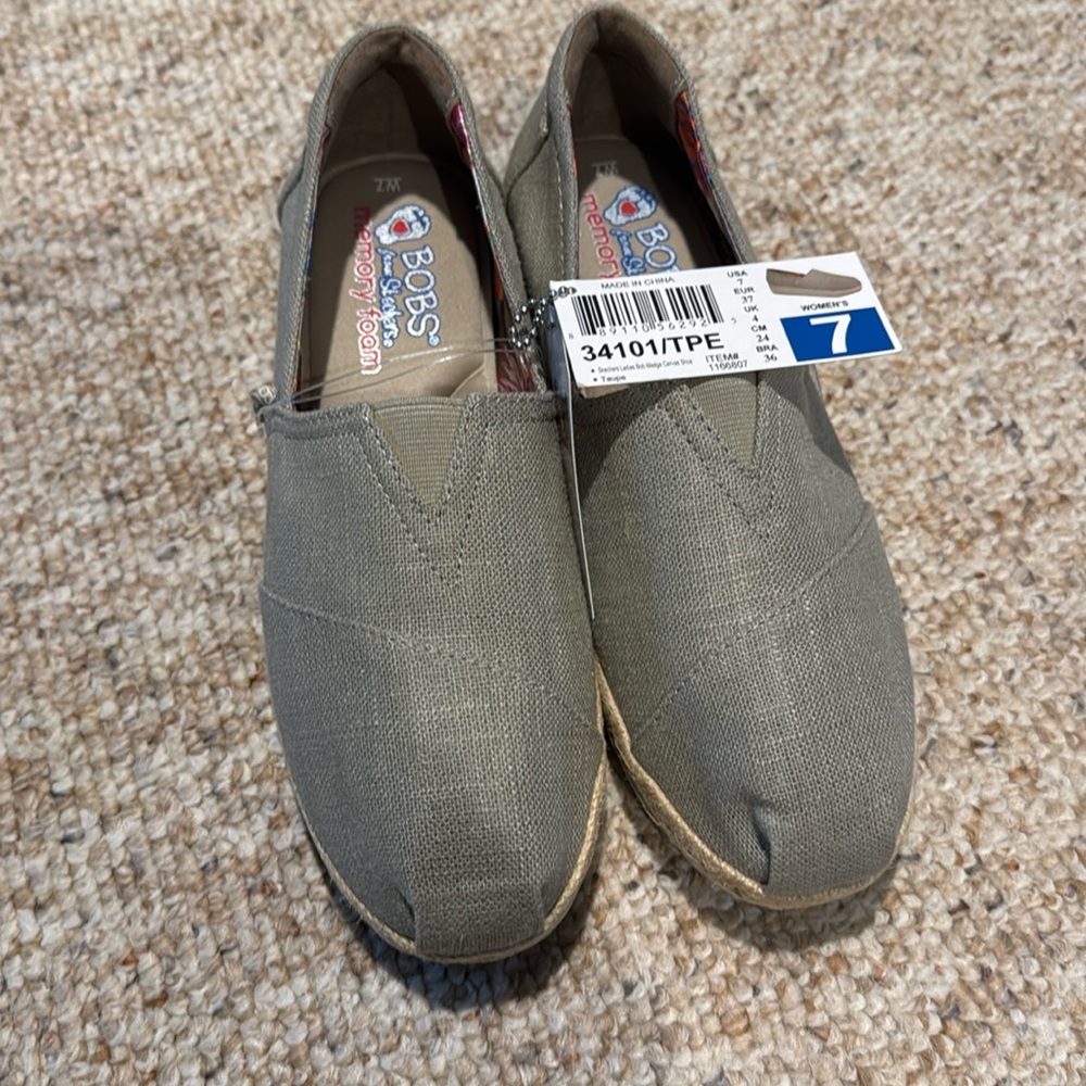Size 7 women’s shoes NWT